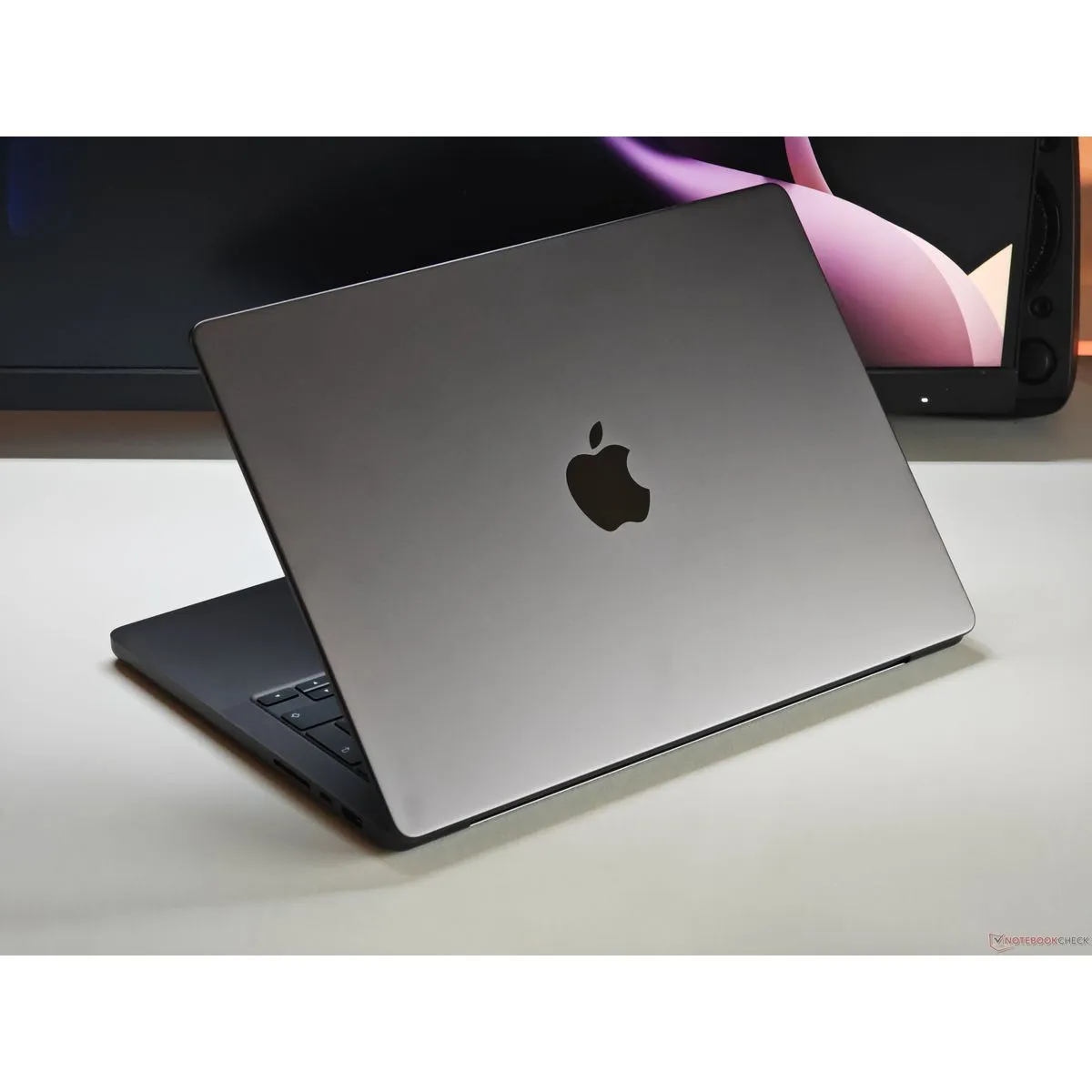 Apple MacBook Pro 14" M5